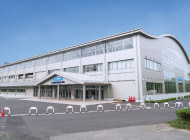 開成山屋内水泳場 約590m（徒歩8分）